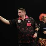 Grand Slam of Darts 2015 Scott Mitchell v Peter Wright - Photo by Lawrence Lustig / PDC